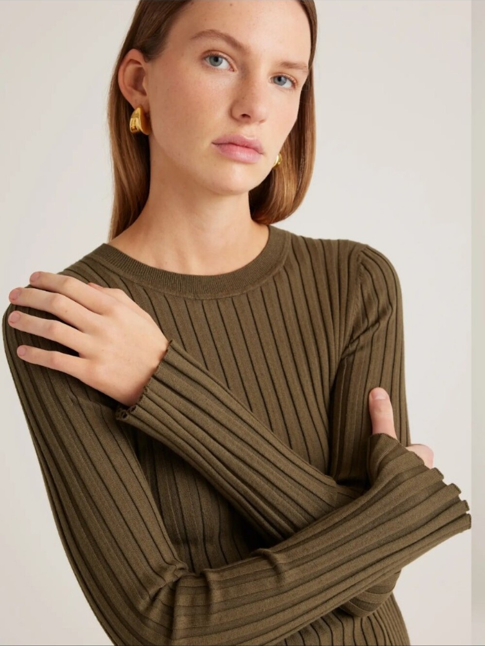 Quince Ribbed Long-Sleeve Sweater in Olive Cotton Cashmere - Picture 2 of 4